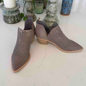 Dolce Vita Grey Sher Booties NWOT Sz 7